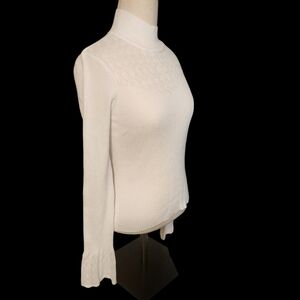 Hooked Up by IOT White Crew Neck Sweater